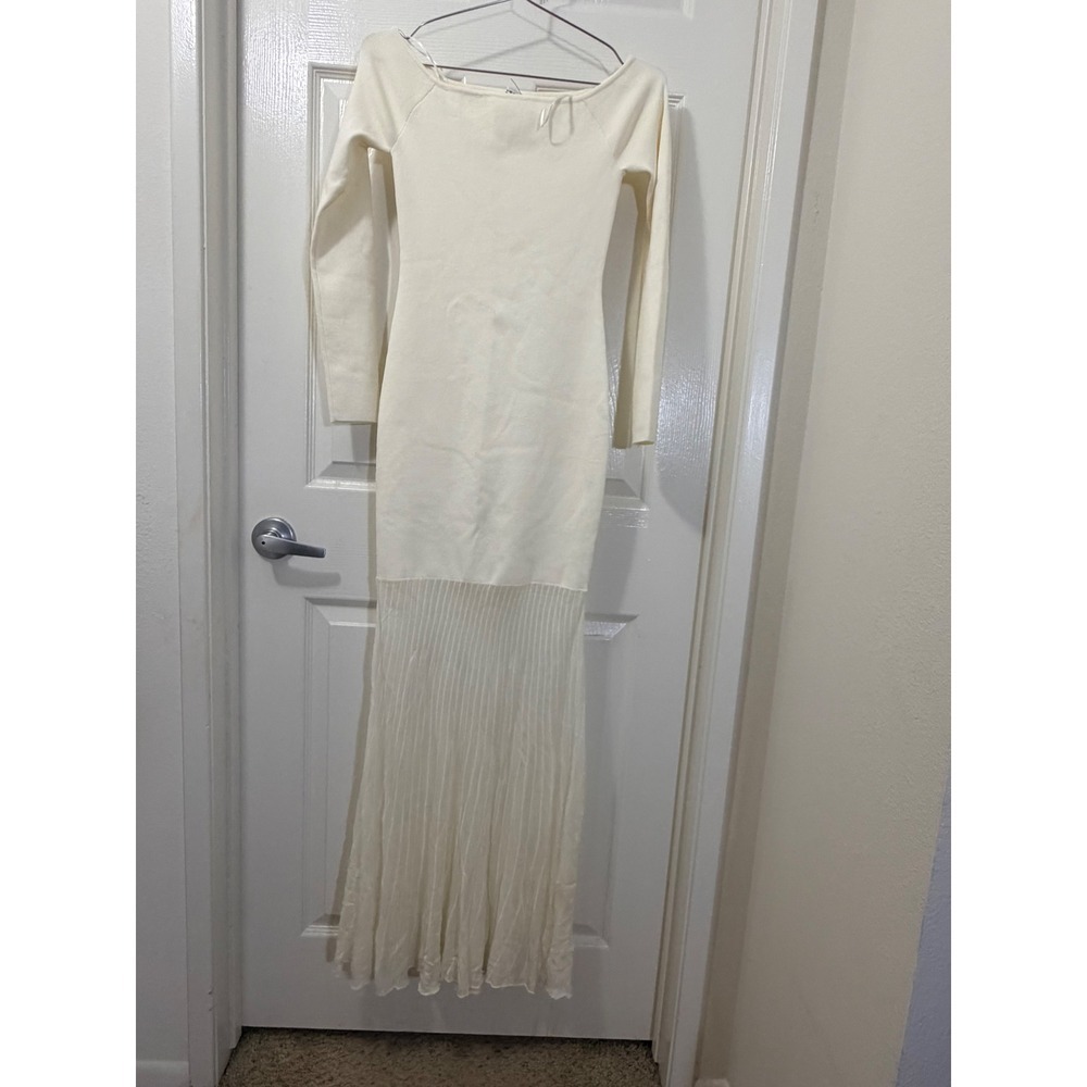 ASTR The‎ Label Cream Knit Off The Shoulder Maxi Dress Pleated Sheer Skirt Small - Picture 2 of 4